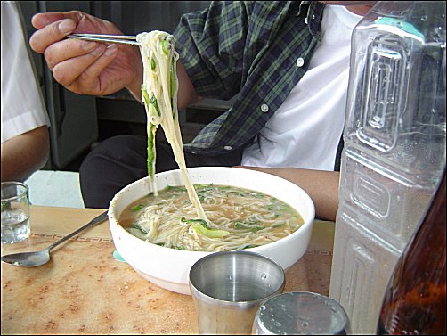 면을 다 건져먹은 뒤 어탕국물에 밥 한공기를 말아먹는 맛도 끝내준다 